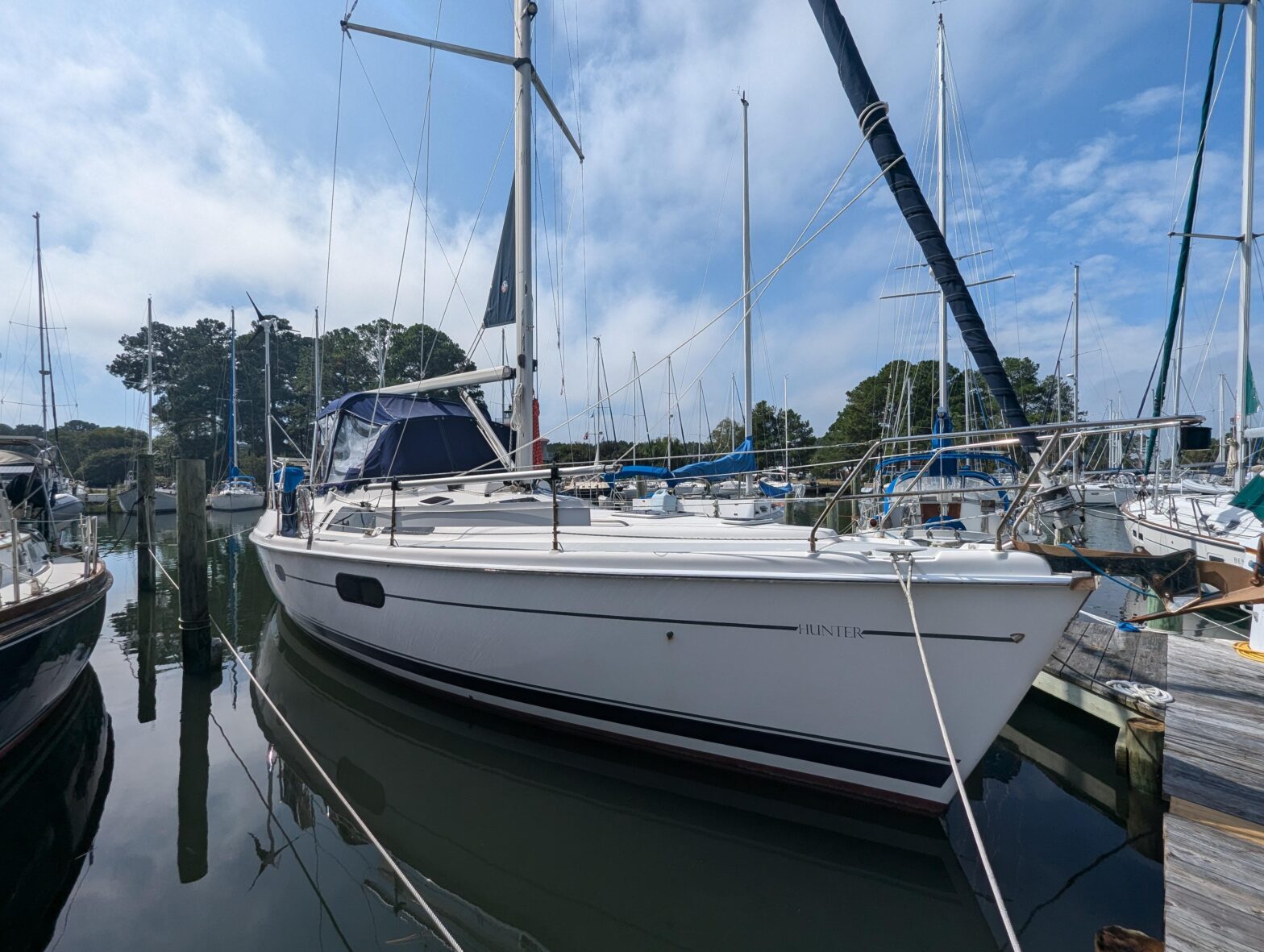 2001 Hunter 420 For Sale | YaZu Yachting | Deltaville