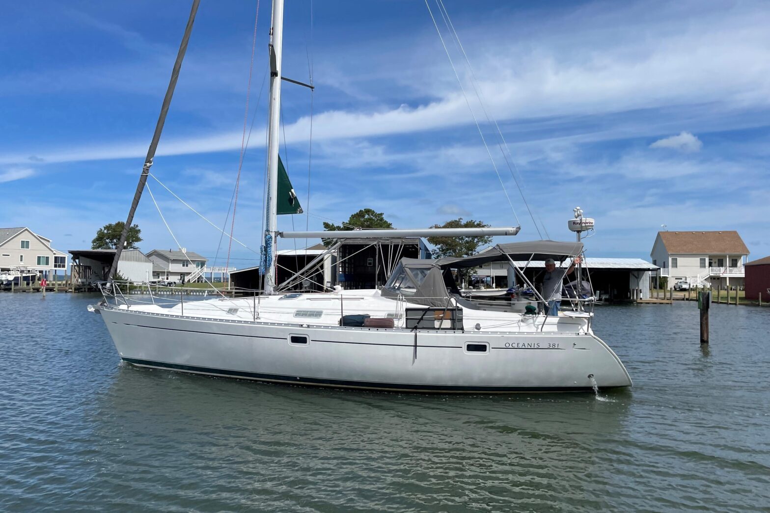 2001 Beneteau 381 For Sale | YaZu Yachting | Deltaville